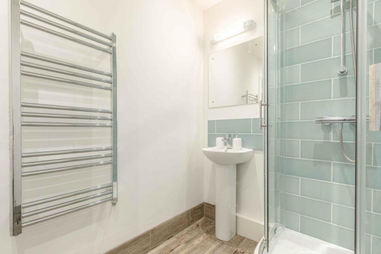 Modern Apartment Within Short Walk Of The Castle, High Street And Long Walk - Free Parking Windsor Eksteriør billede